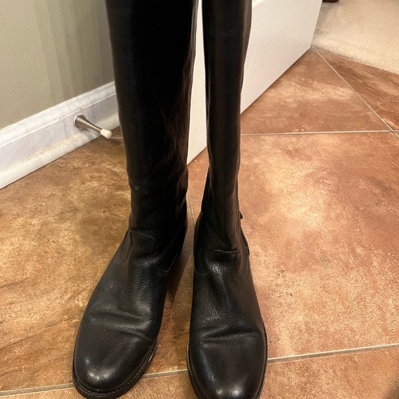 Frye Melissa Button Back Zip Boot - Picture 9 of 12